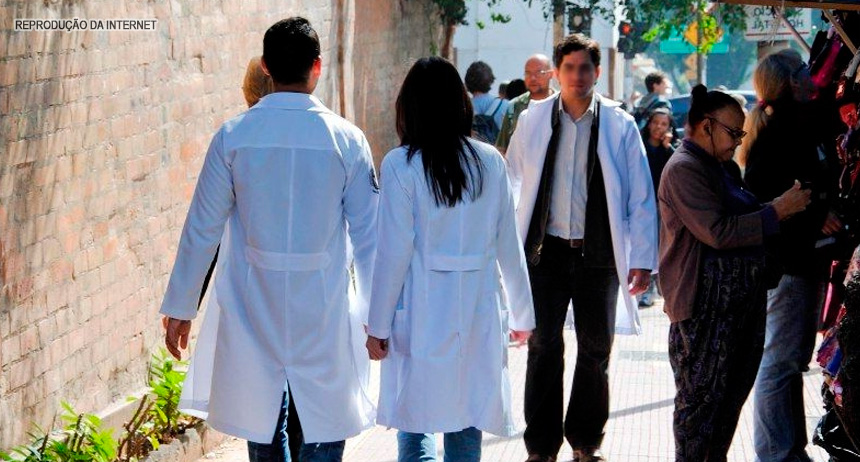 Seguridade Aprova Proibição do Uso de Jalecos Fora de Unidades de Saúde